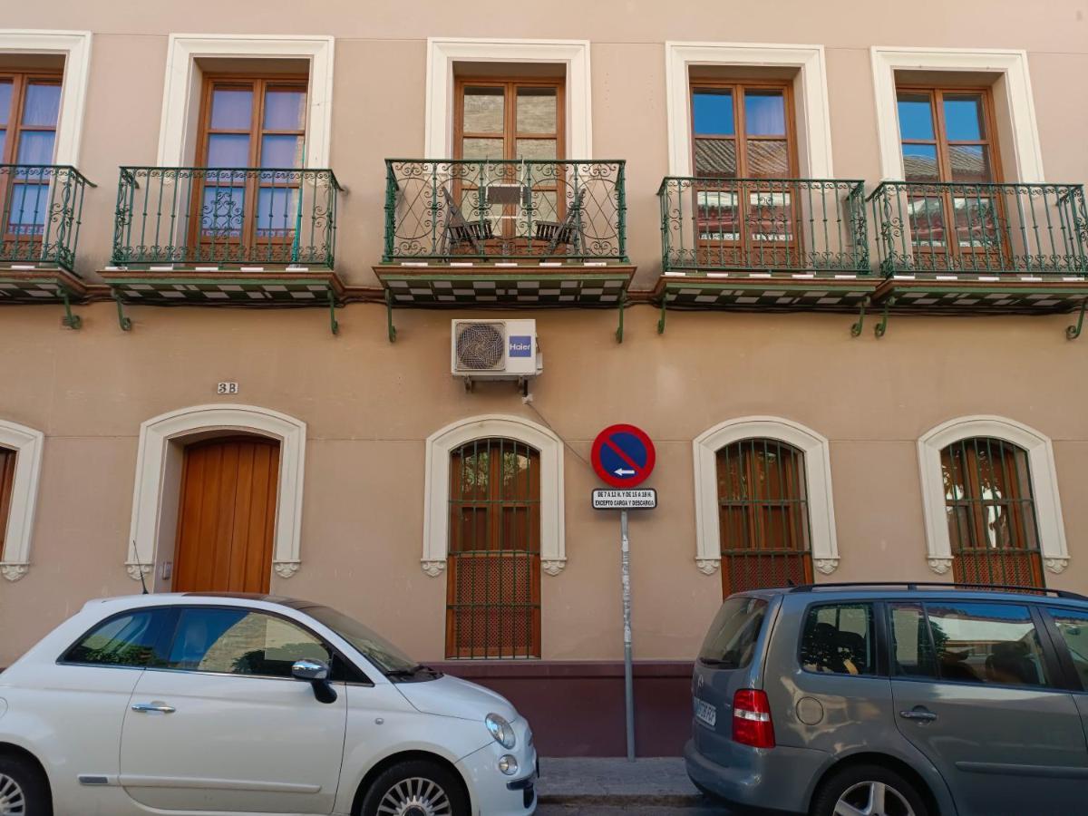 Rentalsevilla A Los Pies De La Macarena Luaran gambar